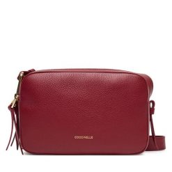 Torebka Coccinelle. Czerwone listonoszki damskie Coccinelle, bez wzorów, bez dodatków. Za 879.99 zł.