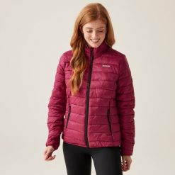Kurtka turystyczna damska Marizion pikowana. Czerwone kurtki damskie Regatta, bez wzorów, bez kaptura. Za 262.30 zł.