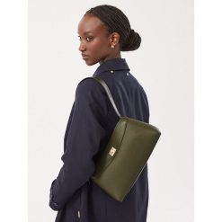 Torebka Calvin Klein. Zielone torebki klasyczne damskie CALVIN KLEIN, bez wzorów, bez dodatków. Za 529.99 zł.