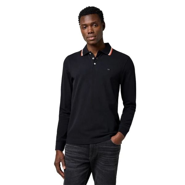 MESKA KOSZULKA POLO WRANGLER LS POLO SHIRT BLACK 112371505. Czarne koszulki polo męskie Wrangler, s, bez wzorów, bez ramiączek. Za 99.99 zł.