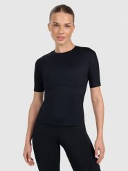 4F Koszulka sportowa w kolorze czarnym rozmiar: L. Czarne bluzki sportowe damskie 4f, l, z materiału, bez kołnierzyka, bez ramiączek. Za 68.95 zł.