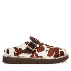 Klapki Clarks. Brązowe klapki damskie Clarks, bez wzorów, bez obcasa. Za 469.99 zł.