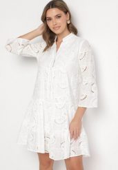 Biała Rozkloszowana Sukienka Boho z Haftowanej Tkaniny z Bawełny Loraviel. Białe sukienki damskie Born2be, na co dzień, m, bez wzorów, z bawełny, boho, bez kołnierzyka, bez ramiączek, mini, kopertowe. Za 129.99 zł.