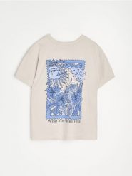 Bawełniana koszulka z nadrukiem na plecach - beżowy. Brązowe t-shirty damskie Sinsay, l, bez wzorów, z bawełny, bez kołnierzyka. Za 25.99 zł.