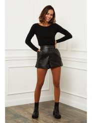 L'armoire de Suzette Sweter w kolorze czarnym rozmiar: 38/40. Czarne swetry klasyczne damskie L'armoire de Suzette, l, z kaszmiru, bez kołnierzyka. Za 122.38 zł.