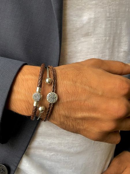 Uomo Skórzana bransoletka w kolorze jasnobrązowym rozmiar: M. Brązowe biżuteria dla mężczyzn Uomo, srebrne. Za 124.95 zł.