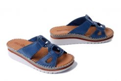 MANITU 900157-05 blau, klapki damskie. Niebieskie klapki damskie Manitu, bez wzorów, ze skóry, bez obcasa, na koturnie. Za 211.92 zł.