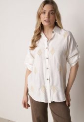 Biała Koszula Boho z Wiskozy z Dłuższym Tyłem i Podpinanymi Rękawami Delmarene. Białe koszule damskie Born2be, na lato, l, z aplikacjami, z materiału, boho, bez kołnierzyka, plus size, bez ramiączek. Za 69.99 zł.