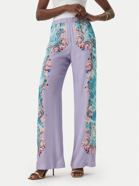 Versace Jeans Couture Spodnie materiałowe 80HAA1P2 NS830 Fioletowy jasny Regular Fit. Fioletowe jeansy damskie Versace Jeans Couture, bez wzorów, z jeansu. Za 948.99 zł.