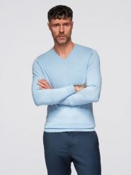 Elegancki męski sweter V-neck BASIC z wiskozą –jasnoniebieski V10 - Rozmiar: XL. Niebieskie swetry męskie Ombre Clothing, m, bez wzorów, z wiskozy, bez kołnierzyka. W wyprzedaży za 89.99 zł.