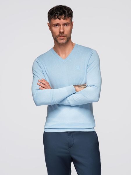 Elegancki męski sweter V-neck BASIC z wiskozą –jasnoniebieski V10 - Rozmiar: XL. Niebieskie swetry męskie Ombre Clothing, m, bez wzorów, z wiskozy, bez kołnierzyka. W wyprzedaży za 89.99 zł.