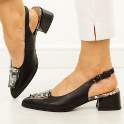 Czarne skórzane sandały damskie T.Sokolski 419. Czarne sandały damskie Sokolski, z aplikacjami, ze skóry, bez obcasa, na obcasie. Za 259.00 zł.