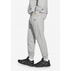 Spodnie dresowe męskie Prosto Old Logo. Szare spodnie dresowe męskie Prosto., bez wzorów, z dresówki. W wyprzedaży za 153.99 zł.