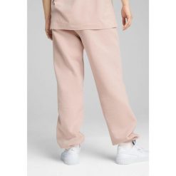 Spodnie dresowe unisex Essentials Elevated PUMA Rose Quartz Pink. Czerwone spodnie dresowe damskie Puma, m, bez wzorów, z dresówki. W wyprzedaży za 179.00 zł.