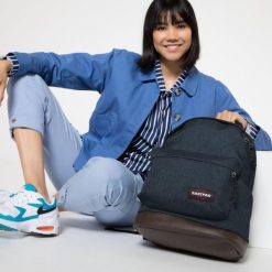 Plecak Eastpak Wyoming. Niebieskie plecaki męskie Eastpak, bez wzorów, z materiału. Za 285.30 zł.