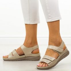 Beżowe sandały damskie Vinceza 85170. Brązowe sandały damskie VINCEZA, bez wzorów, z jeansu, bez obcasa. Za 129.00 zł.