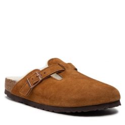 Klapki Birkenstock. Brązowe klapki damskie Birkenstock, bez wzorów, bez obcasa. Za 799.99 zł.