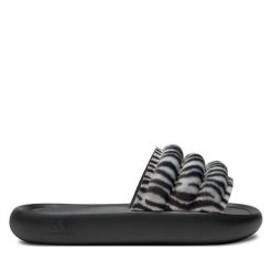 Klapki adidas. Białe klapki damskie Adidas, bez wzorów, bez obcasa. Za 179.99 zł.