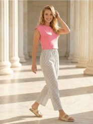 Koszulka basic z krótkim rękawem - różowy. Czerwone t-shirty damskie Sinsay, l, bez wzorów, bez kołnierzyka. Za 15.99 zł.