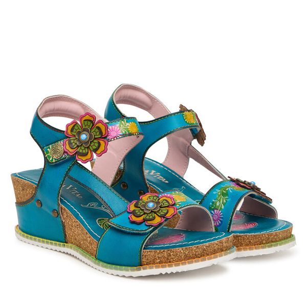 Sandały Laura Vita. Sandały damskie Laura Vita, bez wzorów, bez obcasa, na koturnie. Za 459.99 zł.