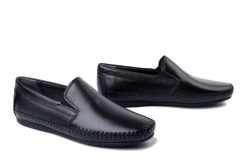 MANITU 630272-01 schwarz, półbuty męskie. Czarne półbuty męskie Manitu, ze skóry, bez zapięcia. Za 263.42 zł.