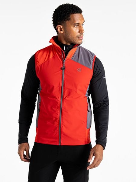 Dare 2b Kamizelka softshellowa "Lattitudin lIII" w kolorze czerwonym rozmiar: S. Czerwone kamizelki męskie Dare 2b, s. Za 69.75 zł.