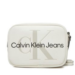 Torebka Calvin Klein Jeans. Białe listonoszki damskie Calvin Klein Jeans, bez wzorów, z jeansu, bez dodatków. Za 299.99 zł.