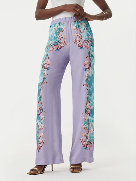 Versace Jeans Couture Spodnie materiałowe 80HAA1P2 NS830 Fioletowy jasny Regular Fit. Fioletowe jeansy damskie Versace Jeans Couture. Za 948.99 zł.