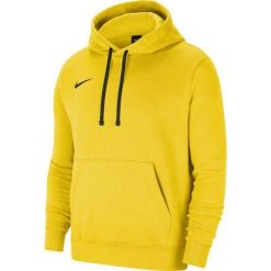 Bluza Z Kapturem Męska Club 20. Czarne bluzy sportowe męskie Nike, bez wzorów, z bawełny, bez kołnierzyka, bez ramiączek. Za 229.99 zł.