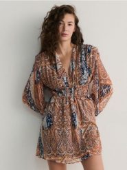 Wzorzysta sukienka mini - wielobarwny. Sukienki damskie Reserved, l, bez wzorów, z tkaniny, klasyczne, bez kołnierzyka, bez ramiączek, mini. W wyprzedaży za 79.99 zł.