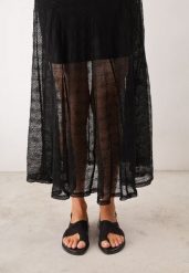 Czarne Sandały VICES ze Skrzyżowanymi Paskami i Paskiem na Duży Palec Phaisacia. Czarne sandały damskie Born2be, bez wzorów, z jeansu, bez obcasa, na płaskiej podeszwie. Za 79.99 zł.