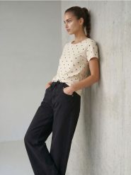 Bawełniana koszulka w grochy - wielobarwny. T-shirty damskie Sinsay, l, bez wzorów, z bawełny, bez kołnierzyka. Za 25.99 zł.