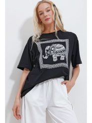 Trend Alacati Koszulka w kolorze czarnym rozmiar: onesize. Czarne bluzki damskie Trend Alacati, bez wzorów, z bawełny, bez kołnierzyka. Za 43.88 zł.