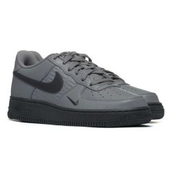 Buty Sportowe Młodzieżowe Nike Air Force 1 GS. Szara buty sportowe na co dzień damskie Nike, bez wzorów, nike air force. Za 360.80 zł.