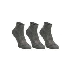 Skarpety sportowe RS160 3 pary. Szare skarpetki damskie ARTENGO, bez wzorów, z bawełny. Za 14.99 zł.