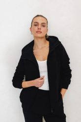 BLUZA NICOLE CZARNA M - Flawless. Czarne bluzy z kapturem damskie Flawless, m, z bawełny. Za 397.00 zł.