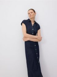 Jeansowa sukienka z kołnierzykiem - granatowy. Niebieskie sukienki damskie Reserved, l, bez wzorów, z denimu, bez kołnierzyka, bez ramiączek, dopasowane. W wyprzedaży za 79.99 zł.