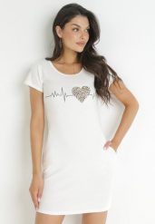 Biała Dopasowana Sukienka T-shirtowa z Nadrukiem i Kieszeniami Asala. Białe sukienki damskie Born2be, s, bez wzorów, bez kołnierzyka, bez ramiączek, mini, dopasowane. W wyprzedaży za 35.99 zł.