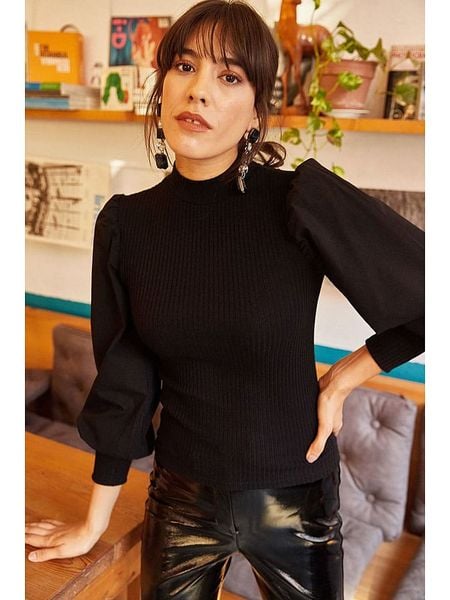 Olalook Bluzka w kolorze czarnym rozmiar: M. Czarne bluzki damskie Olalook, m, bez wzorów, z bawełny, bez kołnierzyka, bez ramiączek. Za 52.99 zł.