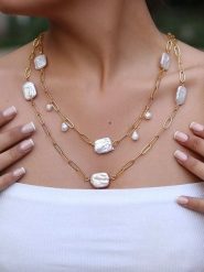 Pierres de Jade Pozłacany naszyjnik z elementami ozdobnymi - dł. 45 cm rozmiar: onesize. Białe naszyjniki damskie Pierres de Jade, pozłacane. Za 60.99 zł.