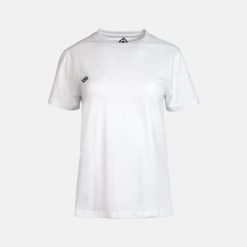 Koszulka LIENA W Klasyczny komfort i uniwersalny styl do noszenia na co dzień. Białe t-shirty damskie IZAS, m, bez wzorów, bez kołnierzyka. Za 139.09 zł.