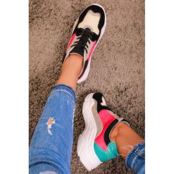 Damskie buty sportowe ZOJA PINK/BLACK. Czarne buty sportowe na co dzień damskie Damskie buty sportowe ZOJA PINK/BLACK, bez wzorów. W wyprzedaży za 49.00 zł.