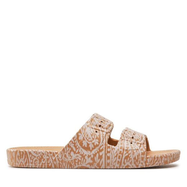 Klapki Freedom Moses. Brązowe klapki damskie Freedom moses, bez wzorów, bez obcasa. Za 249.99 zł.