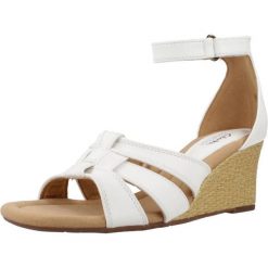 Sandały CLARKS KYARRA JOY Biały. Białe sandały damskie Clarks, bez wzorów, ze skóry, bez obcasa. Za 194.99 zł.