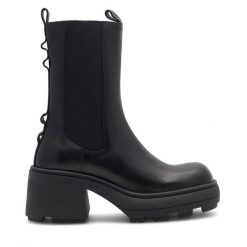 Botki Badura. Czarne botki damskie Badura, bez obcasa, na słupku, bez zapięcia. Za 329.99 zł.