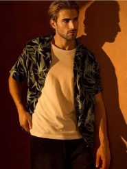 Wiskozowa koszula z motywem roślinnym - czarny. Czarne koszule męskie Sinsay, l, bez wzorów, z wiskozy, bez kołnierzyka, bez ramiączek. Za 39.99 zł.