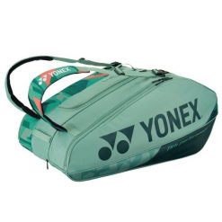 Torba tenisowa Yonex Pro Racquet Bag x 12. Czerwone torebki klasyczne damskie YONEX, bez wzorów, bez dodatków. Za 869.00 zł.