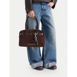 Torebka Guess Jeans. Brązowe torebki klasyczne damskie Guess Jeans, z aplikacjami, z jeansu, bez dodatków. Za 299.99 zł.