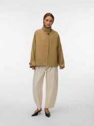 Vero Moda Kurtka przejściowa w kolorze beżowym rozmiar: XS. Brązowe kurtki damskie Vero Moda, xs, bez wzorów, bez kaptura. Za 165.99 zł.