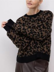 Sweter w panterkę - wielobarwny. Swetry klasyczne damskie Reserved, l, z dzianiny, bez kołnierzyka. Za 139.99 zł.